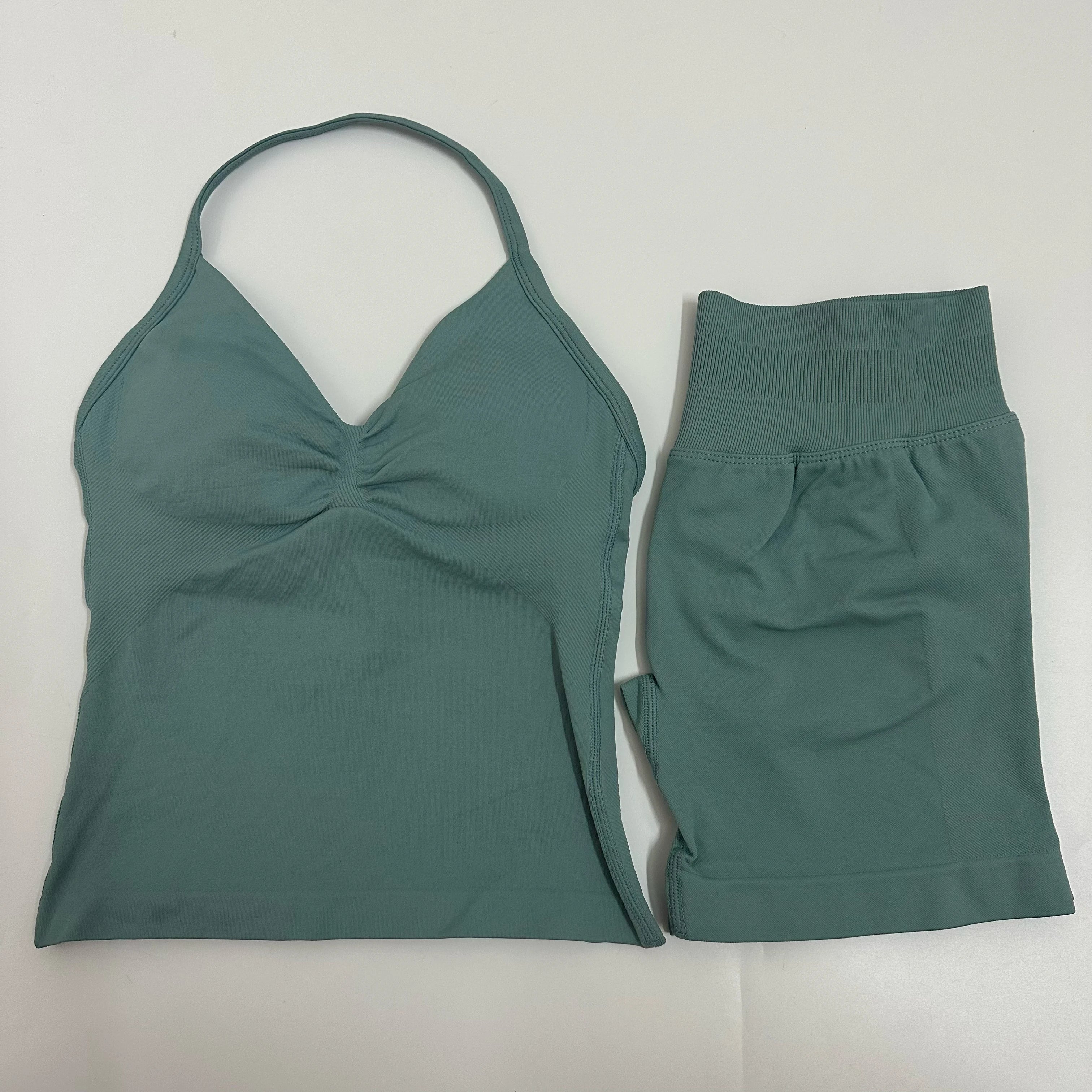 Seamless Yoga Set – Cross Back Sports Bra & Scrunch Shorts Gym Outfit