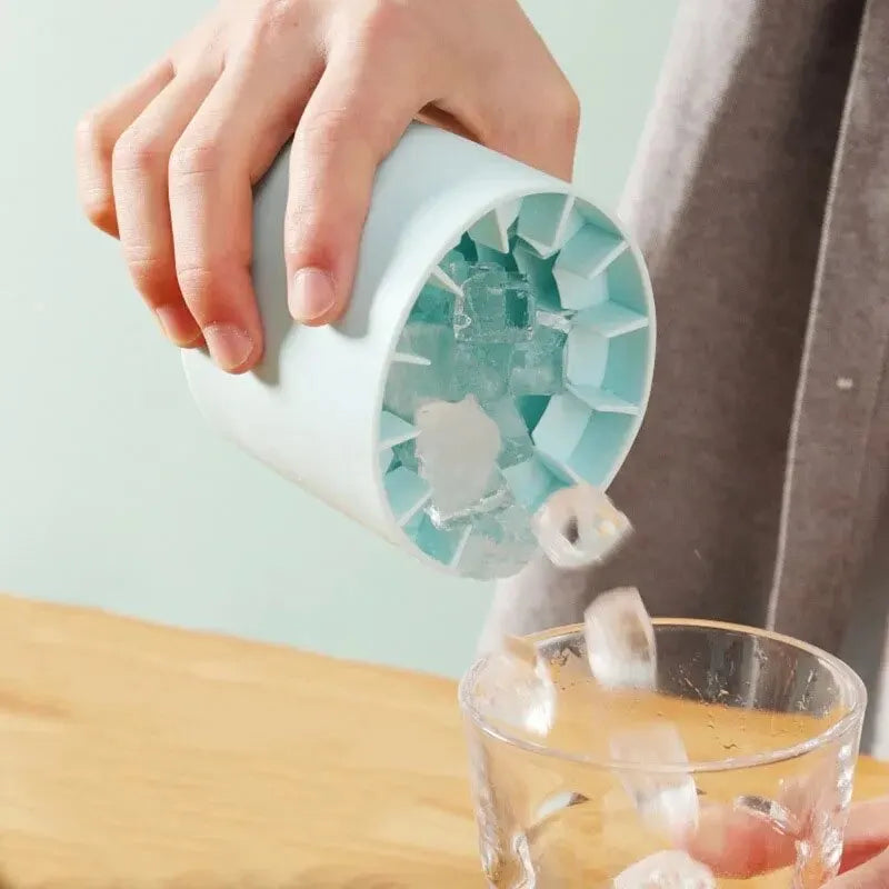 QuickFreeze Ice Maker™ | Easy Release Ice Cube Bucket