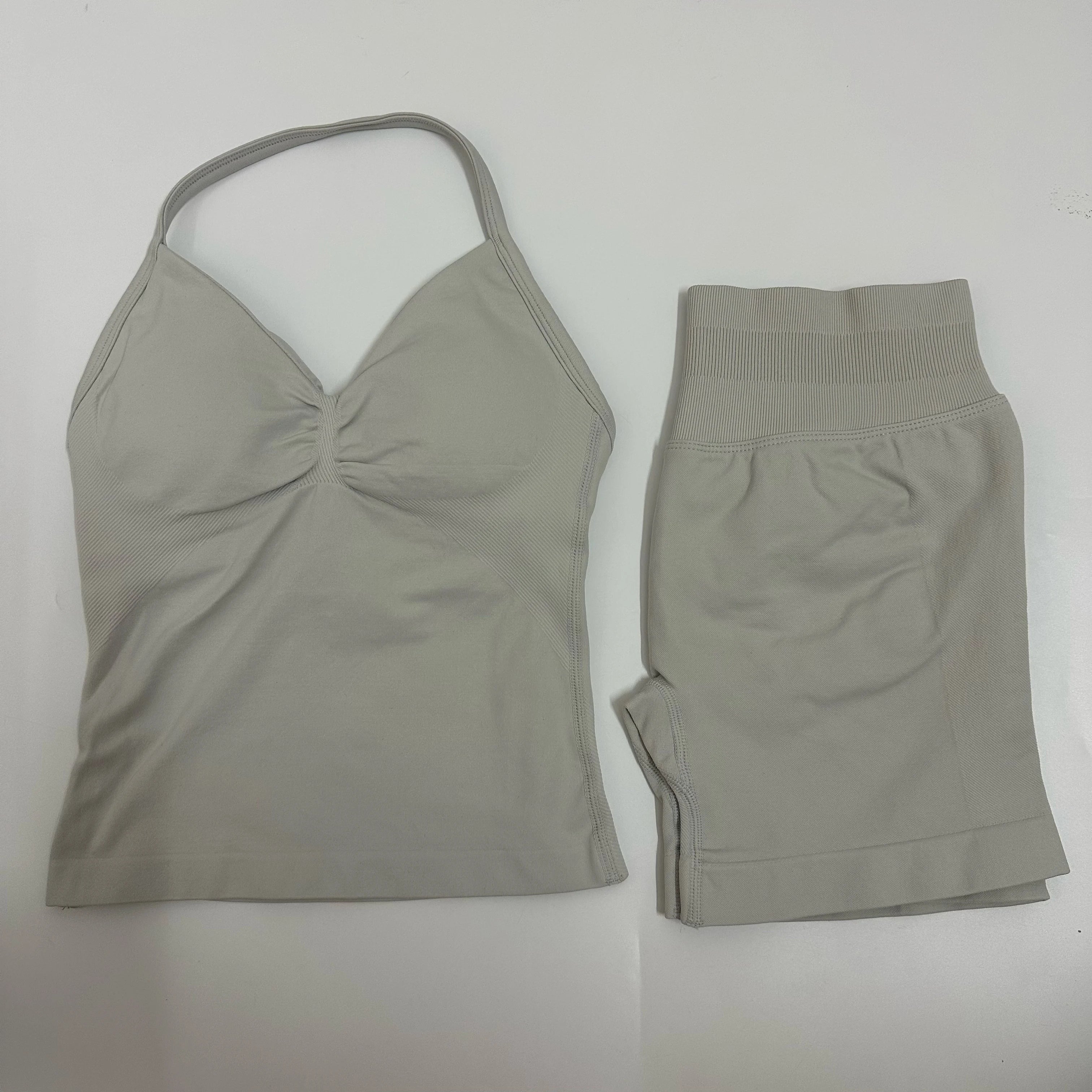 Seamless Yoga Set – Cross Back Sports Bra & Scrunch Shorts Gym Outfit
