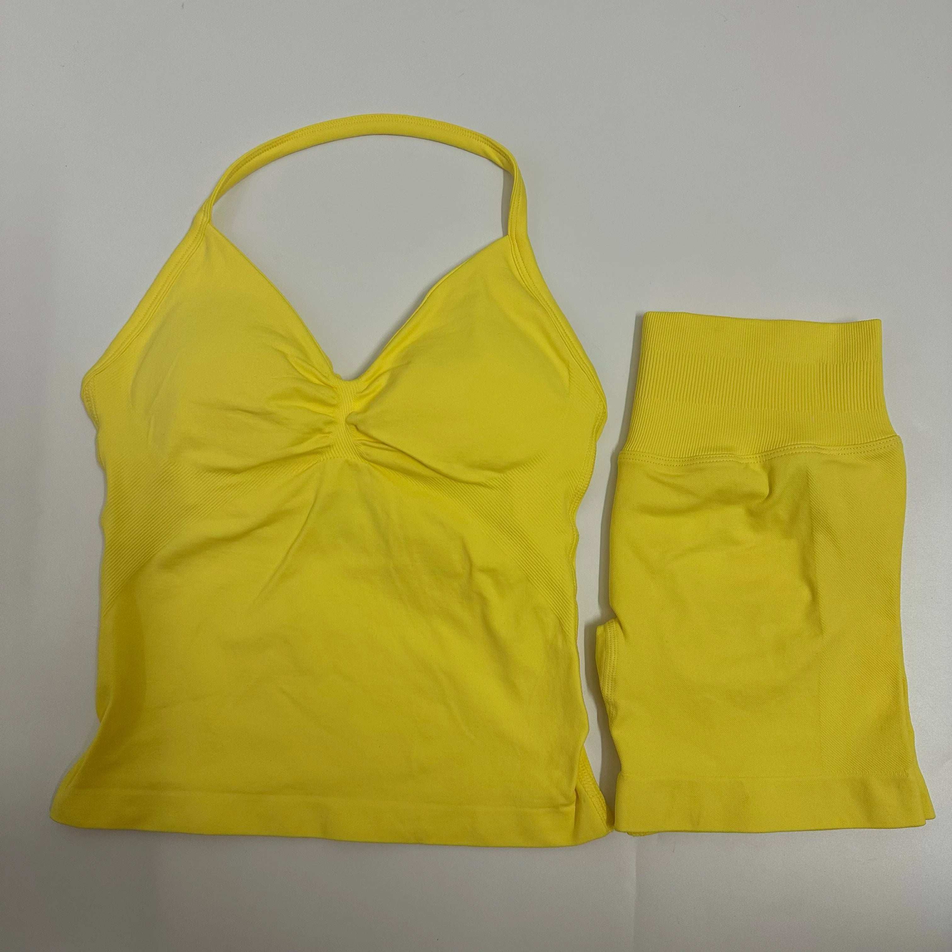 Seamless Yoga Set – Cross Back Sports Bra & Scrunch Shorts Gym Outfit