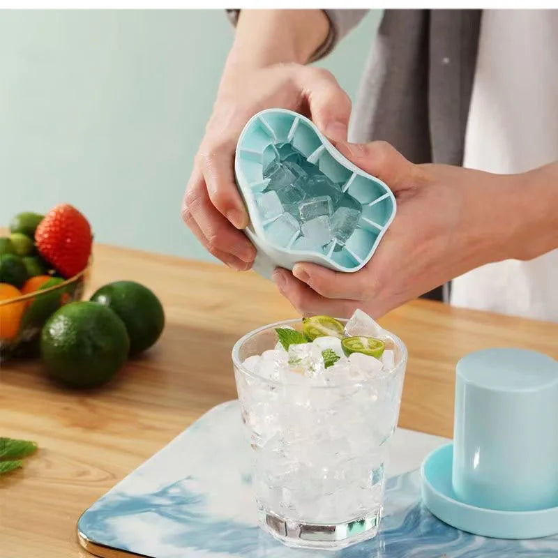 QuickFreeze Ice Maker™ | Easy Release Ice Cube Bucket