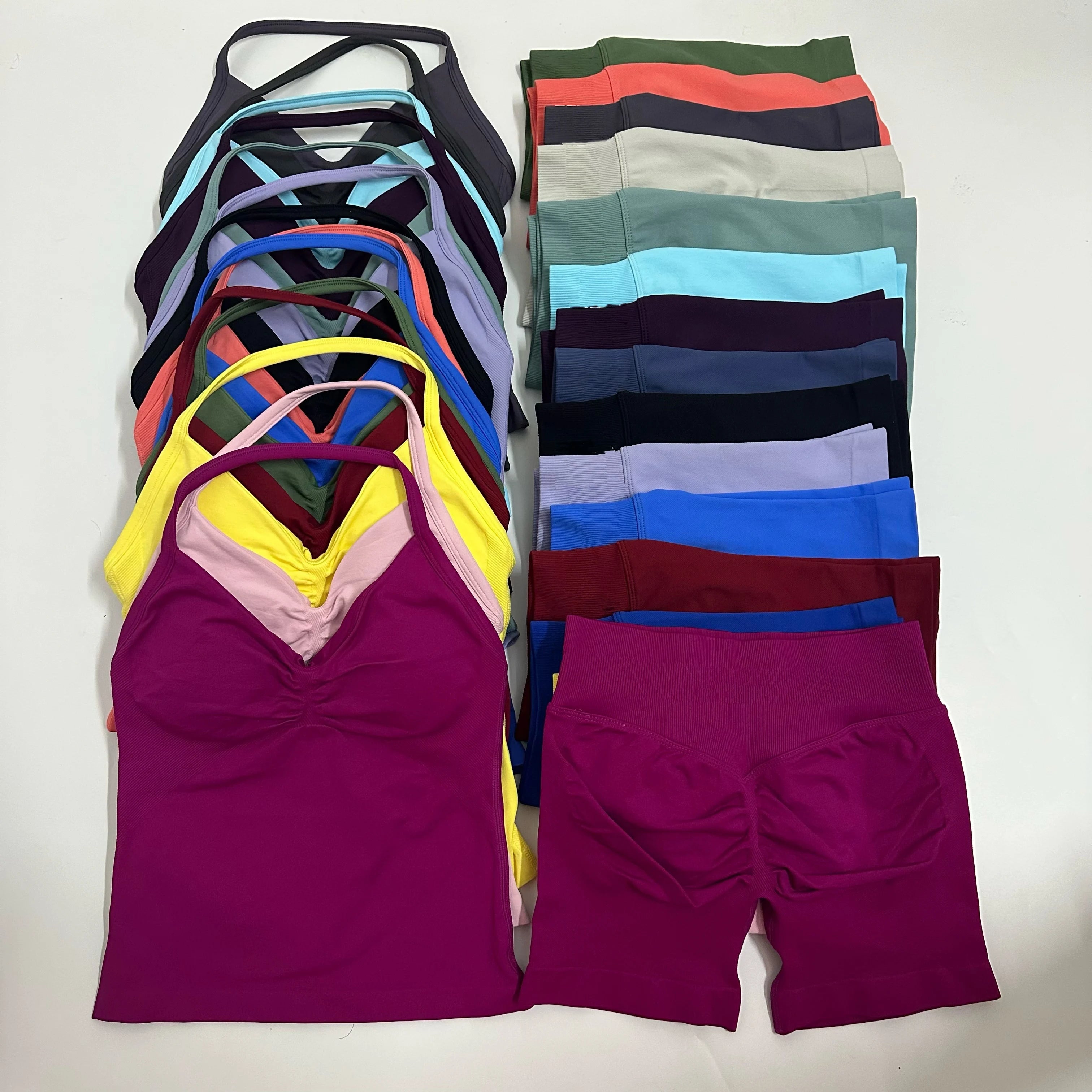 Seamless Yoga Set – Cross Back Sports Bra & Scrunch Shorts Gym Outfit