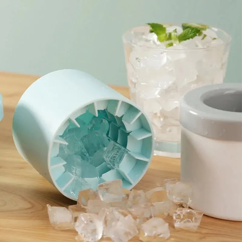 QuickFreeze Ice Maker™ | Easy Release Ice Cube Bucket