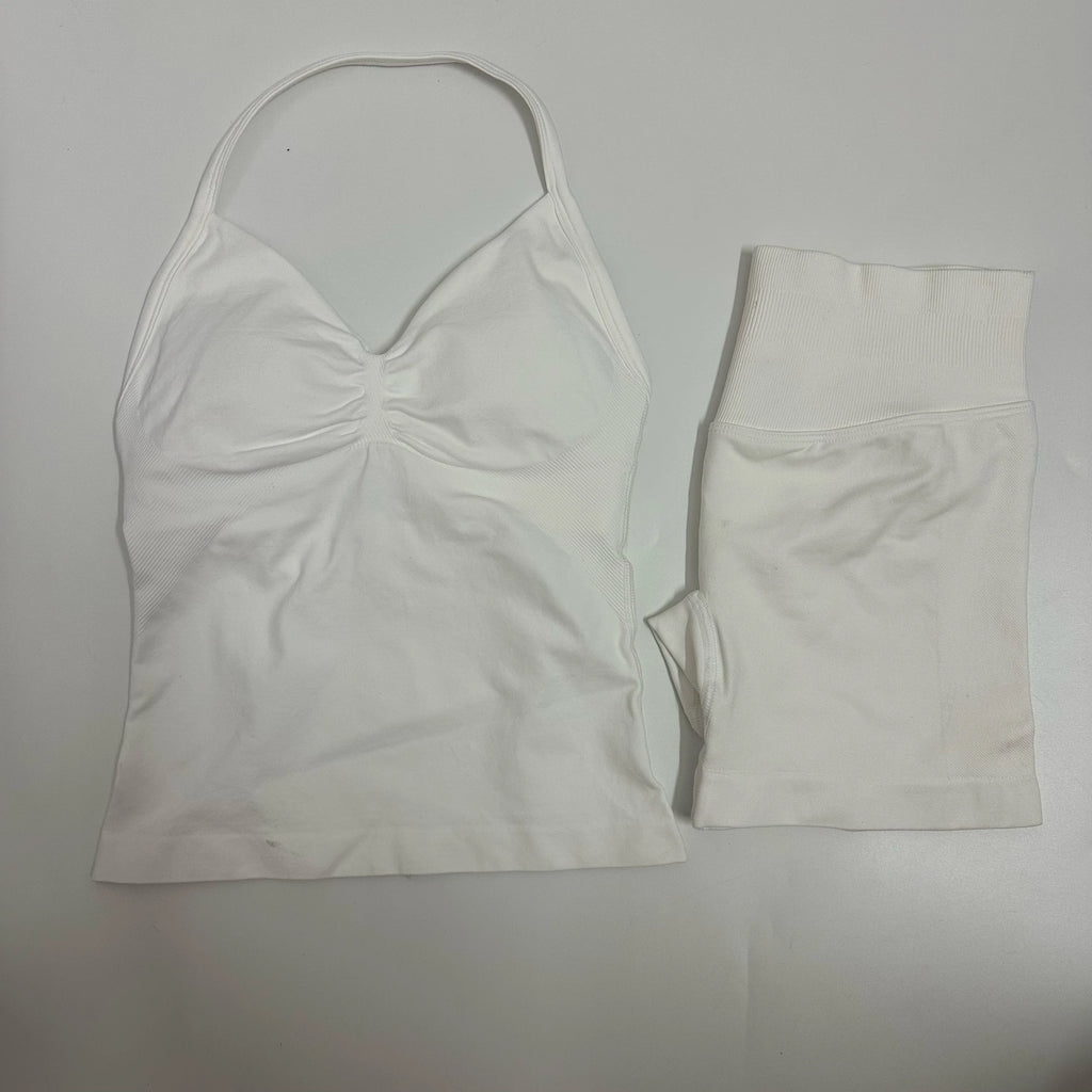 Seamless Yoga Set – Cross Back Sports Bra & Scrunch Shorts Gym Outfit